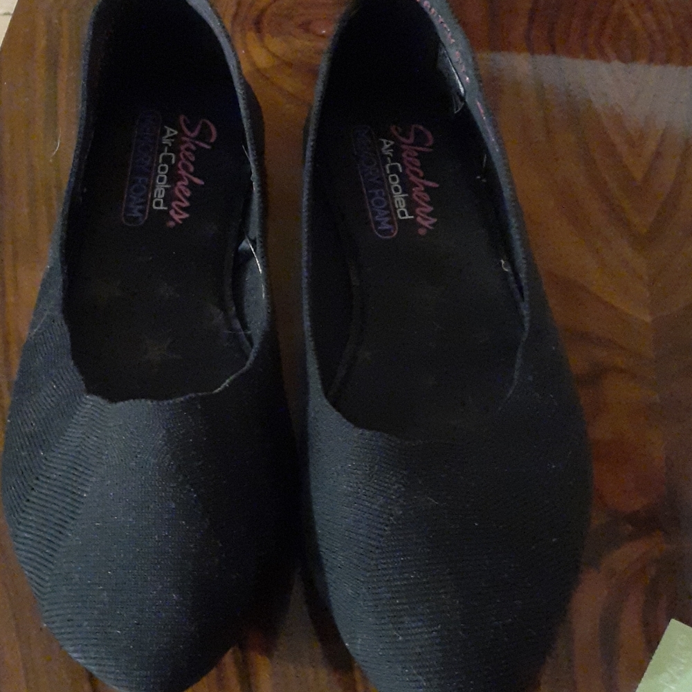 Black sketchers flats